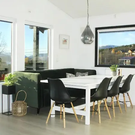Fully Equipped With Parking For Families, Groups Or Business - 6 People Holiday home *