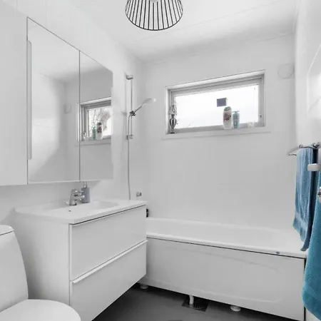 Fully Equipped With Parking For Families, Groups Or Business - 6 People * Tromso