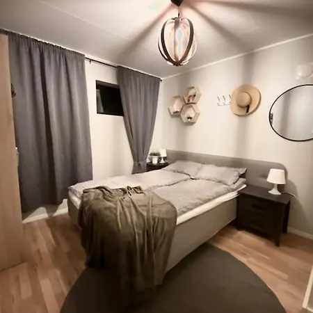 Fully Equipped With Parking For Families, Groups Or Business - 6 People Holiday home *